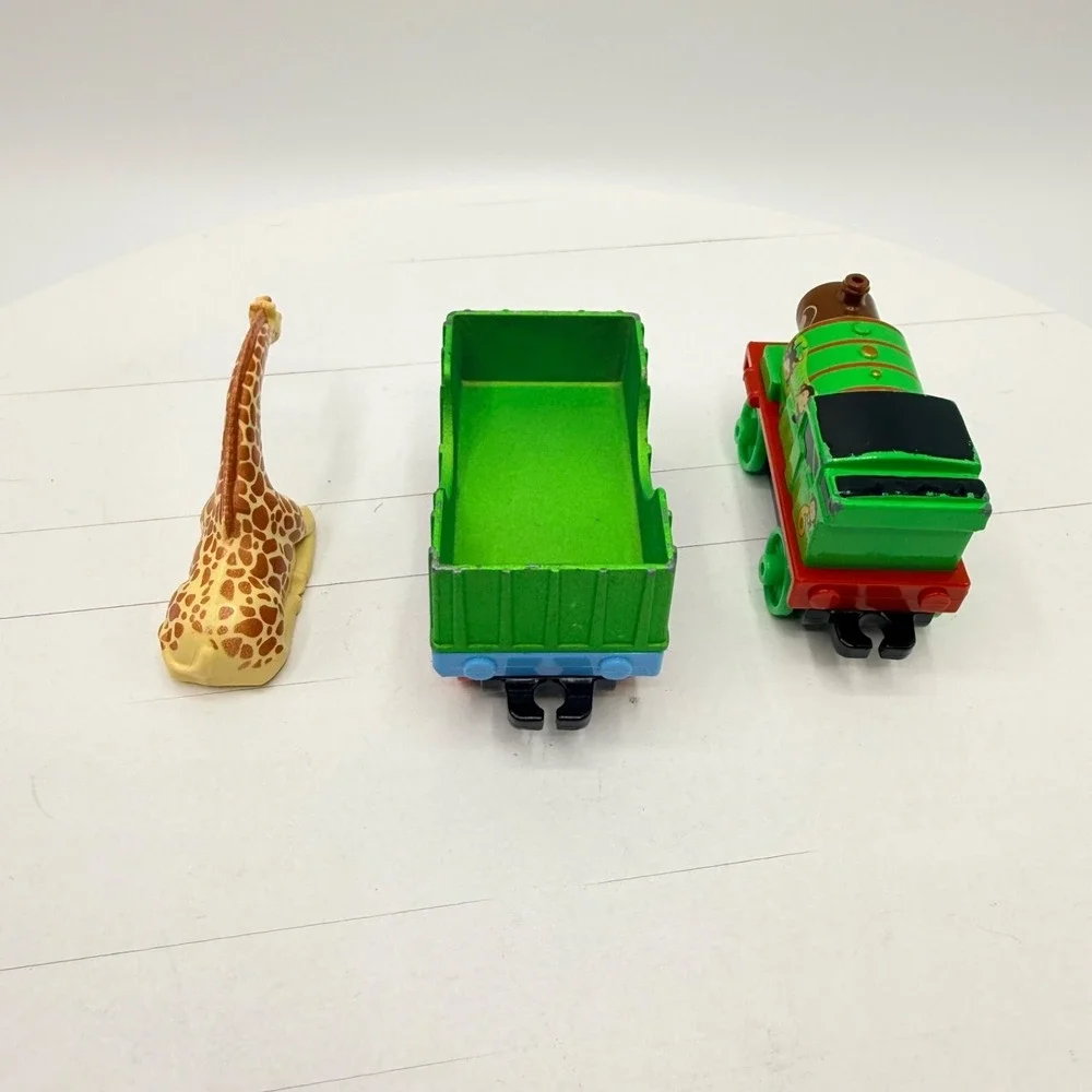 2018 Diecast Thomas the Train Percy Monkey Green Cargo Car Giraffe Pull Along